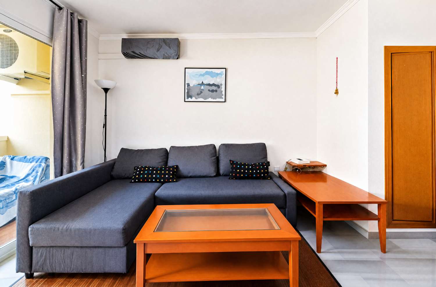 Exklusive Maisonette-Wohnung mit Terrasse und Garage, nur 400 Meter vom Strand La Carihuela in Torremolinos entfernt.
