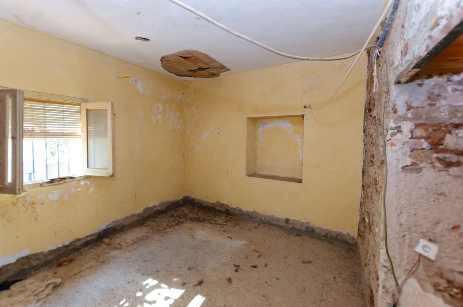 Parcela con vivienda y pozo legalizado en Álora
