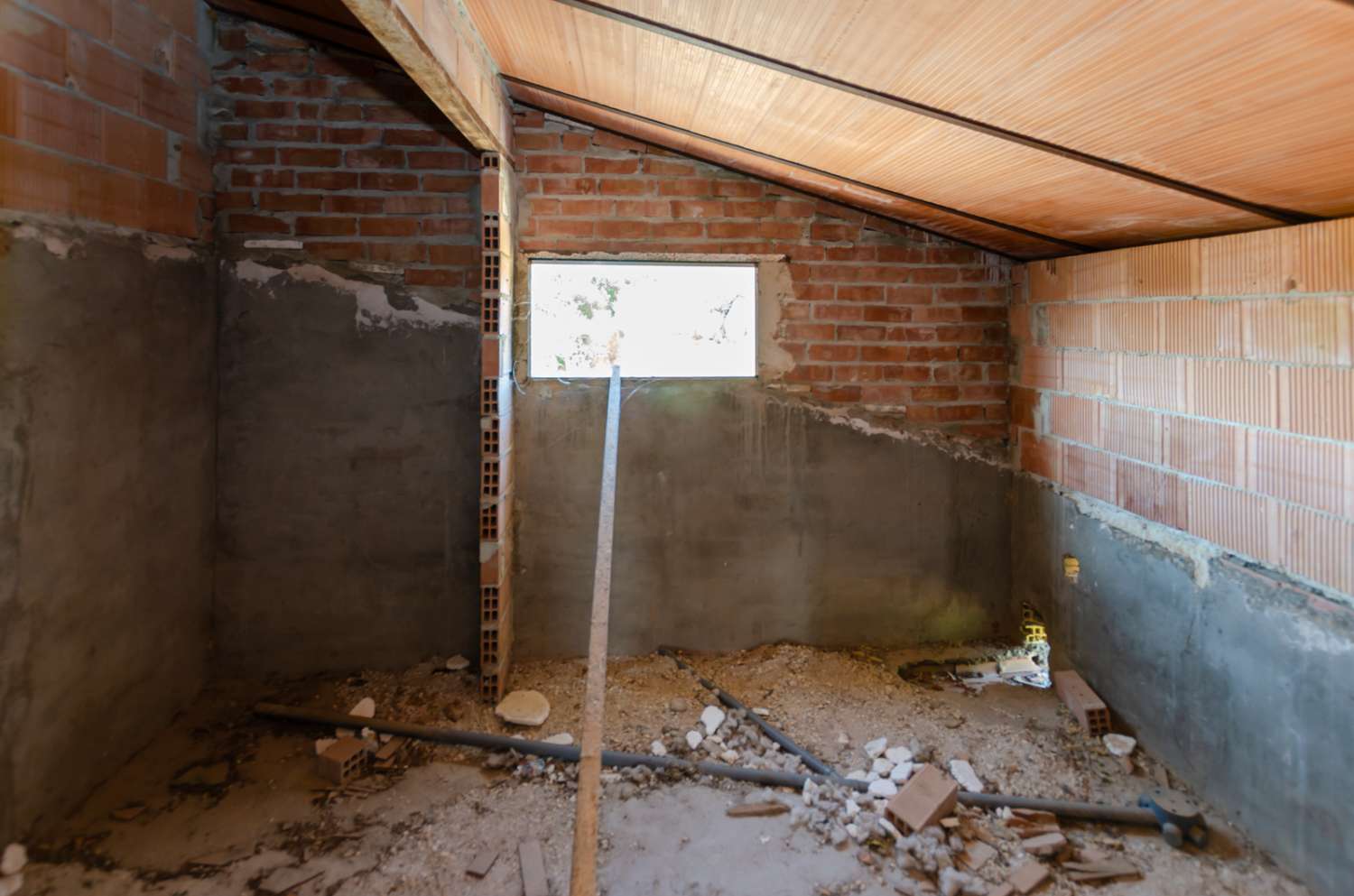 Parcela con vivienda y pozo legalizado en Álora
