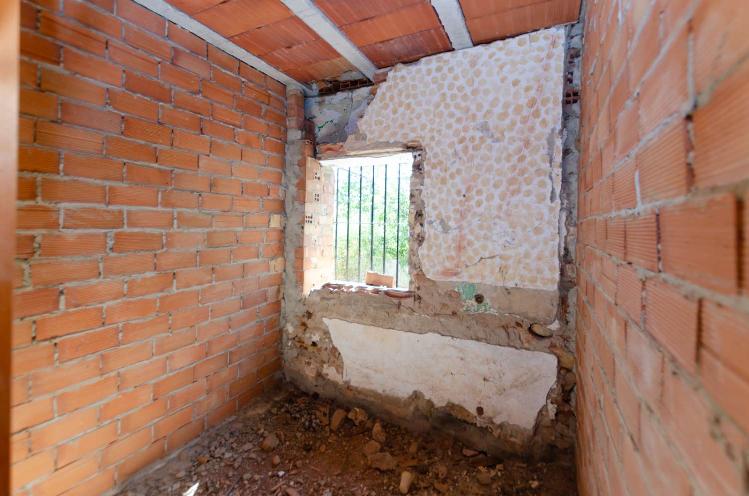 Parcela con vivienda y pozo legalizado en Álora