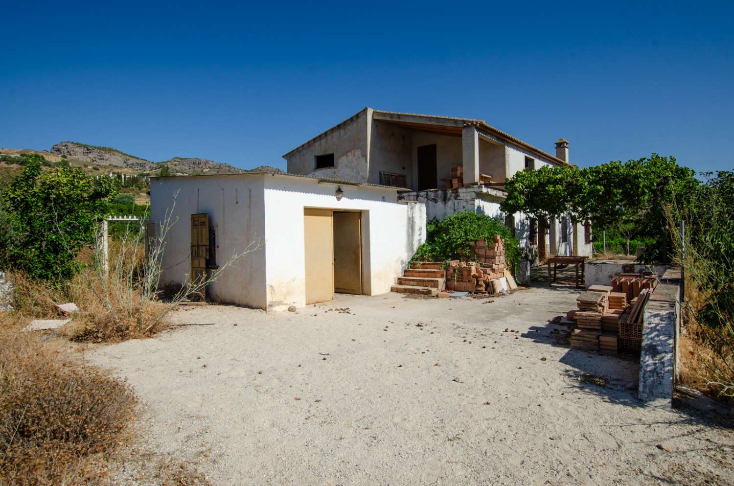 Parcela con vivienda y pozo legalizado en Álora