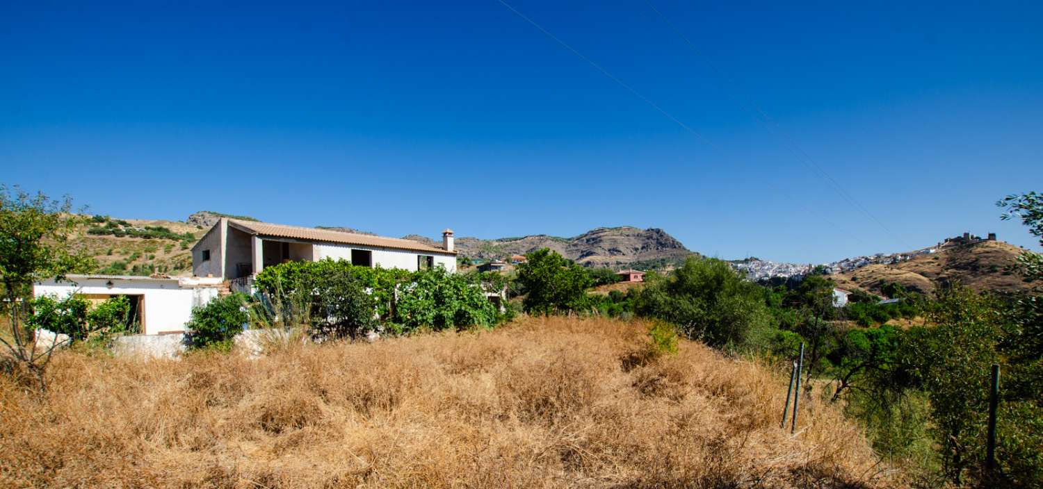 Parcela con vivienda y pozo legalizado en Álora