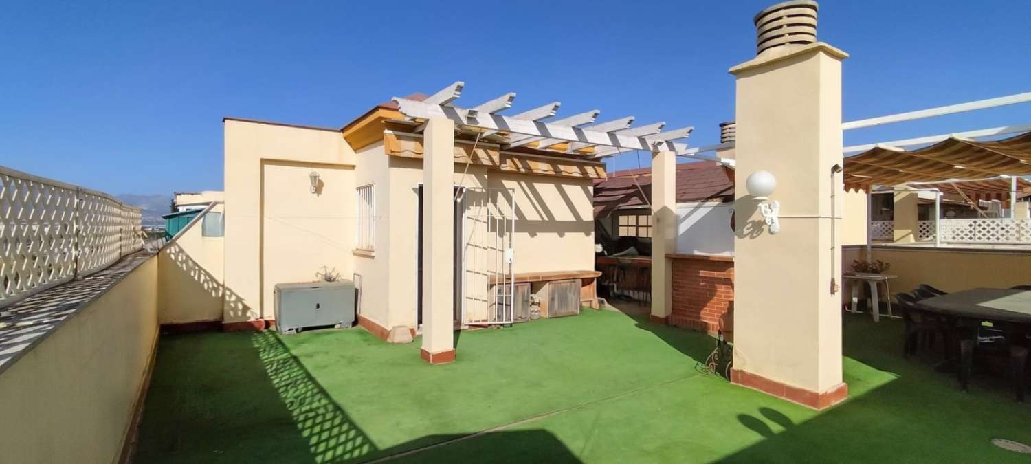 ÁTICO DE 4 DORMITORIOS CON TERRAZA Y SOLÁRIUM PRIVATIVO DE CASI 100 m² EN CORTIJO ALTO