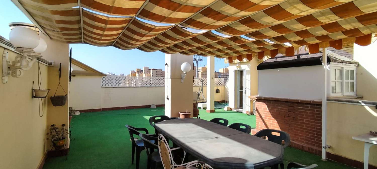 ÁTICO DE 4 DORMITORIOS CON TERRAZA Y SOLÁRIUM PRIVATIVO DE CASI 100 m² EN CORTIJO ALTO
