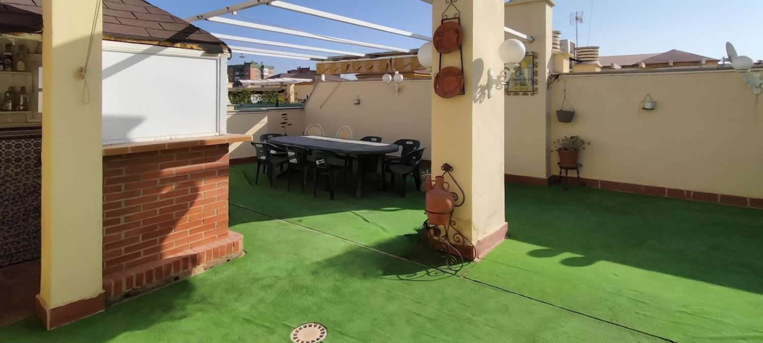 ÁTICO DE 4 DORMITORIOS CON TERRAZA Y SOLÁRIUM PRIVATIVO DE CASI 100 m² EN CORTIJO ALTO