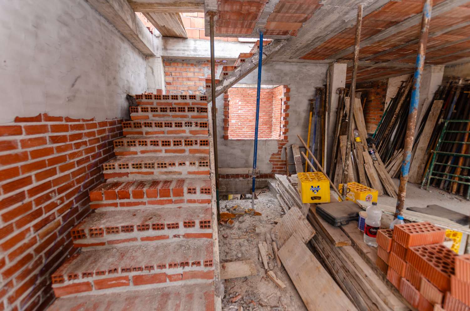 Edificio de 2 apartamentos/viviendas  y garaje, situado en  CIUDAD JARDÍN (MÁLAGA).