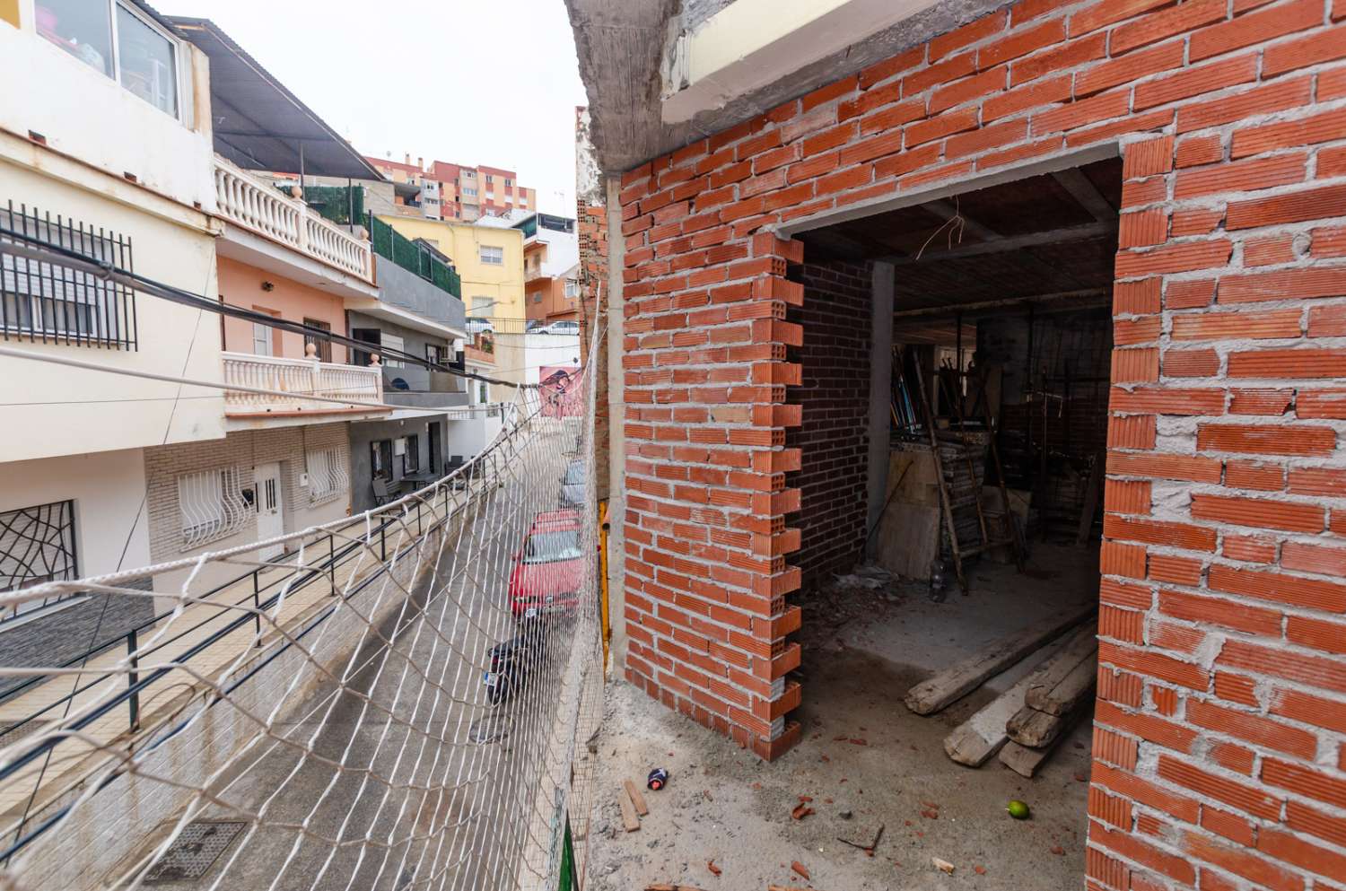 Edificio de 2 apartamentos/viviendas  y garaje, situado en  CIUDAD JARDÍN (MÁLAGA).