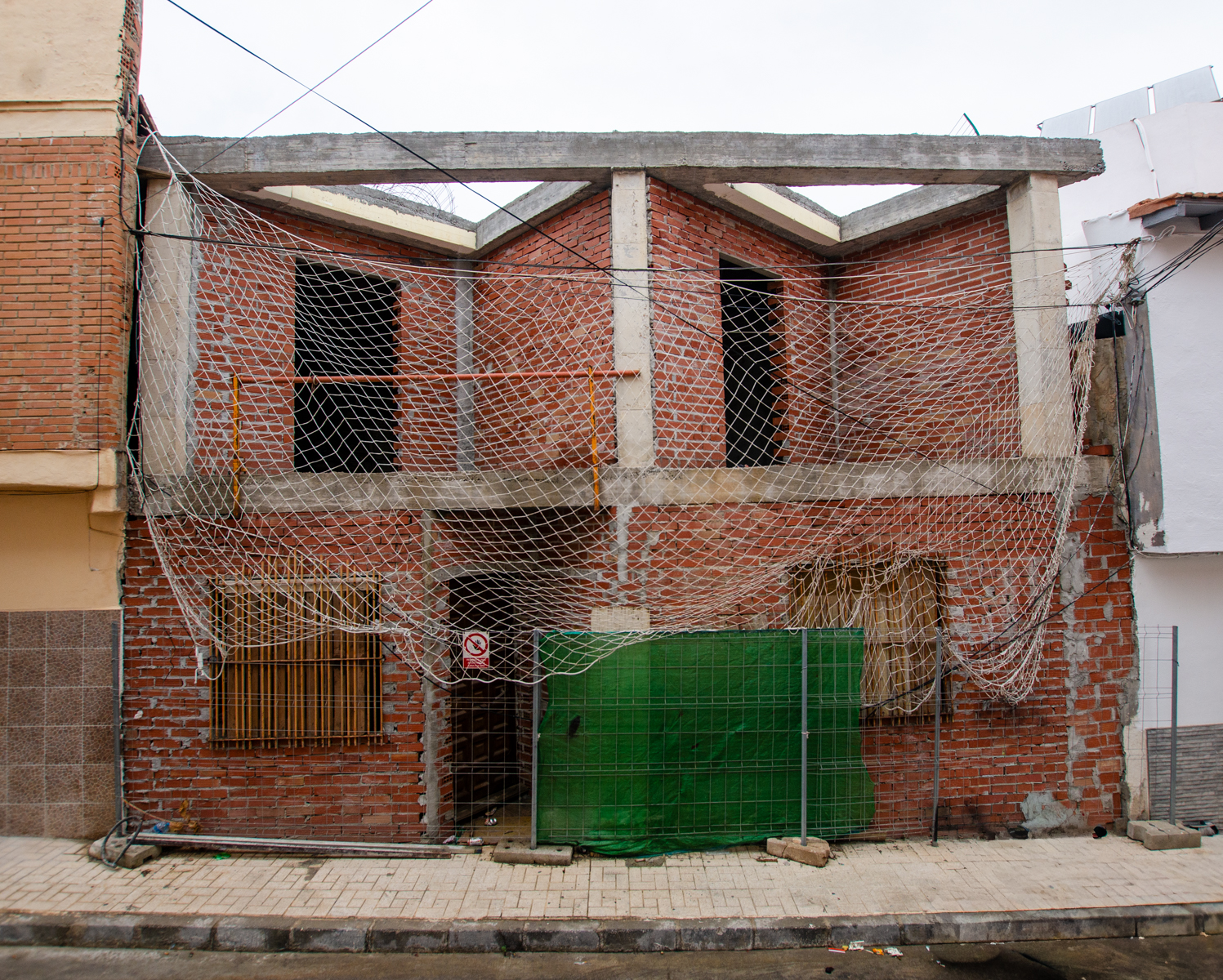 Edificio de 2 apartamentos/viviendas  y garaje, situado en  CIUDAD JARDÍN (MÁLAGA).